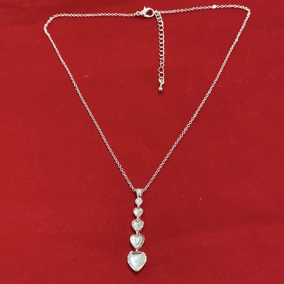 Passage Necklace Sparking Faceted Heart Stones Silver Tone - Picture 2 of 5
